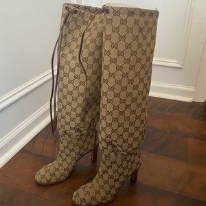 Gucci Boots. Size 37/7. Made of “GG Original Canvas”  #551149 KY9V0 9770